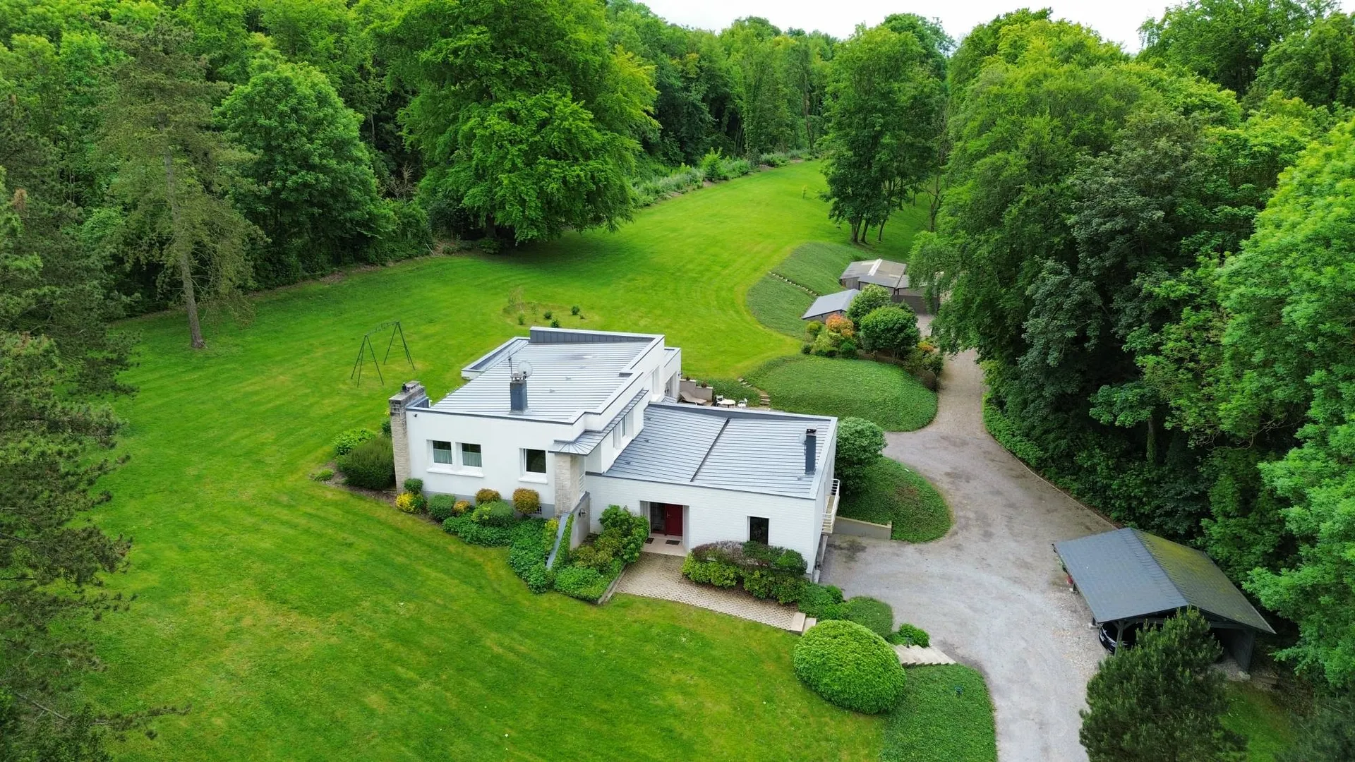 Propriété avec 1.3ha de terrain