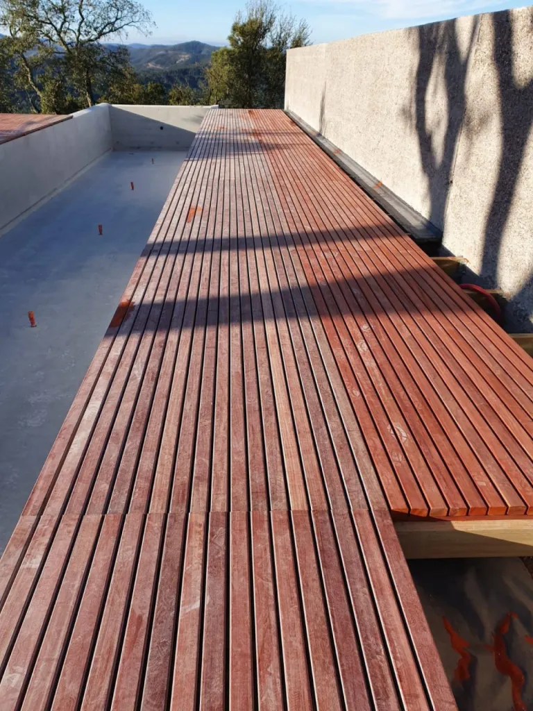 Découvrez les Terrasses en Bois de Padouk Disponibles dans Notre Magasin à Aix-en-Provence