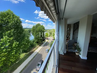 Le Pecq quartier Canada - Un vaste appartement 5 pièces de 114m² avec une vue imprenable sur la Seine et la verdure, de très beaux volumes et à seulement 13 minutes à pied du RER A