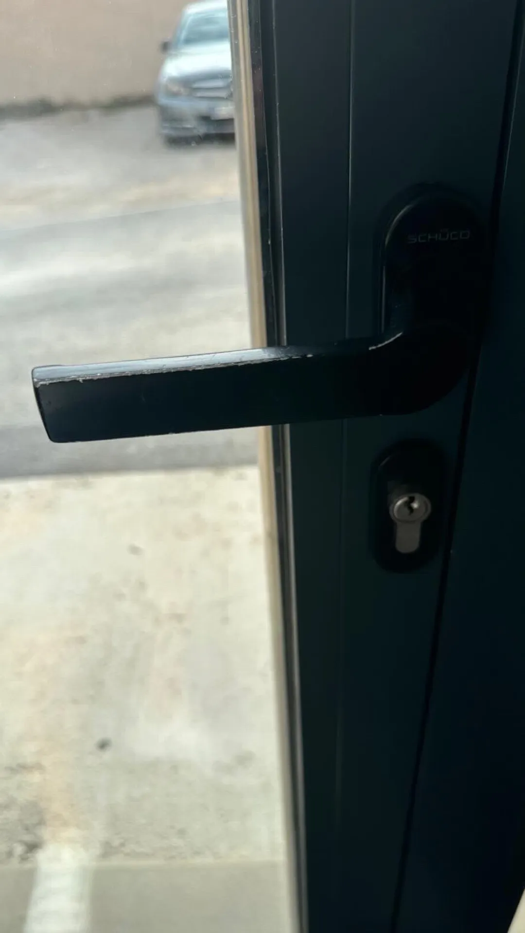 PORTE D’ENTRÉE ALUMINIUM POUR MAGASIN À AIX PUYRICARD