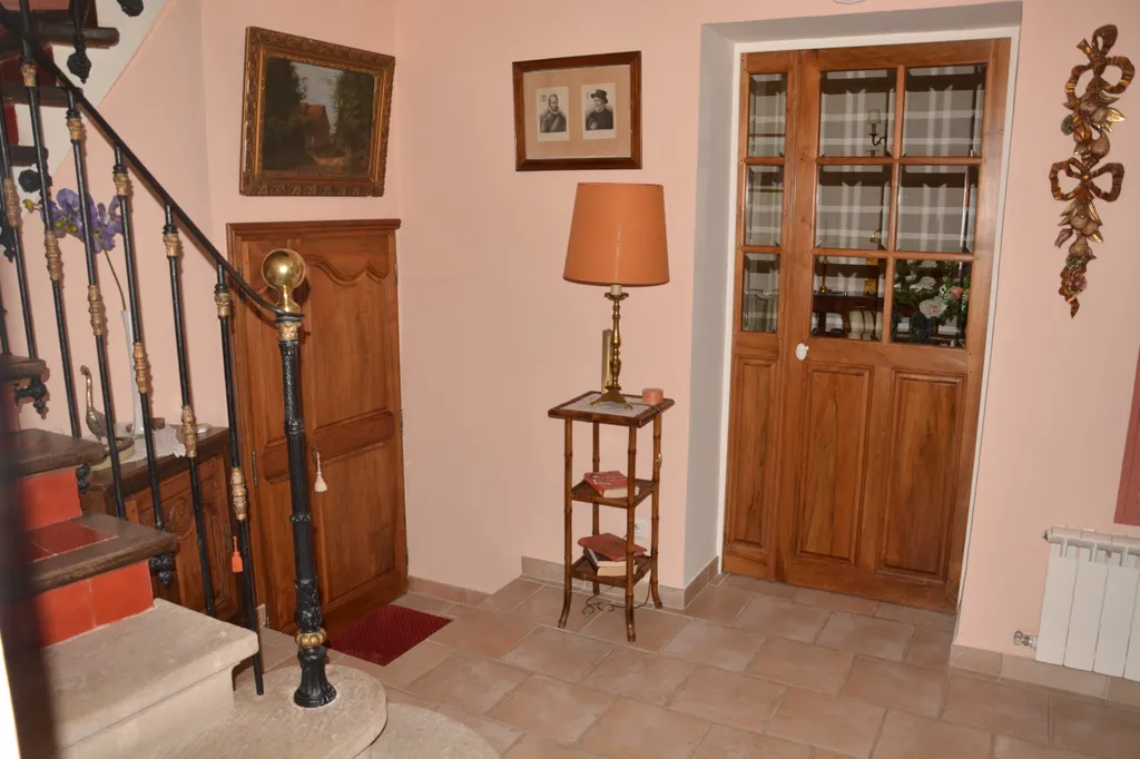 Comtat Vénaissin, maison bourgeoise avec jardin, bassin et piscine à vendre   