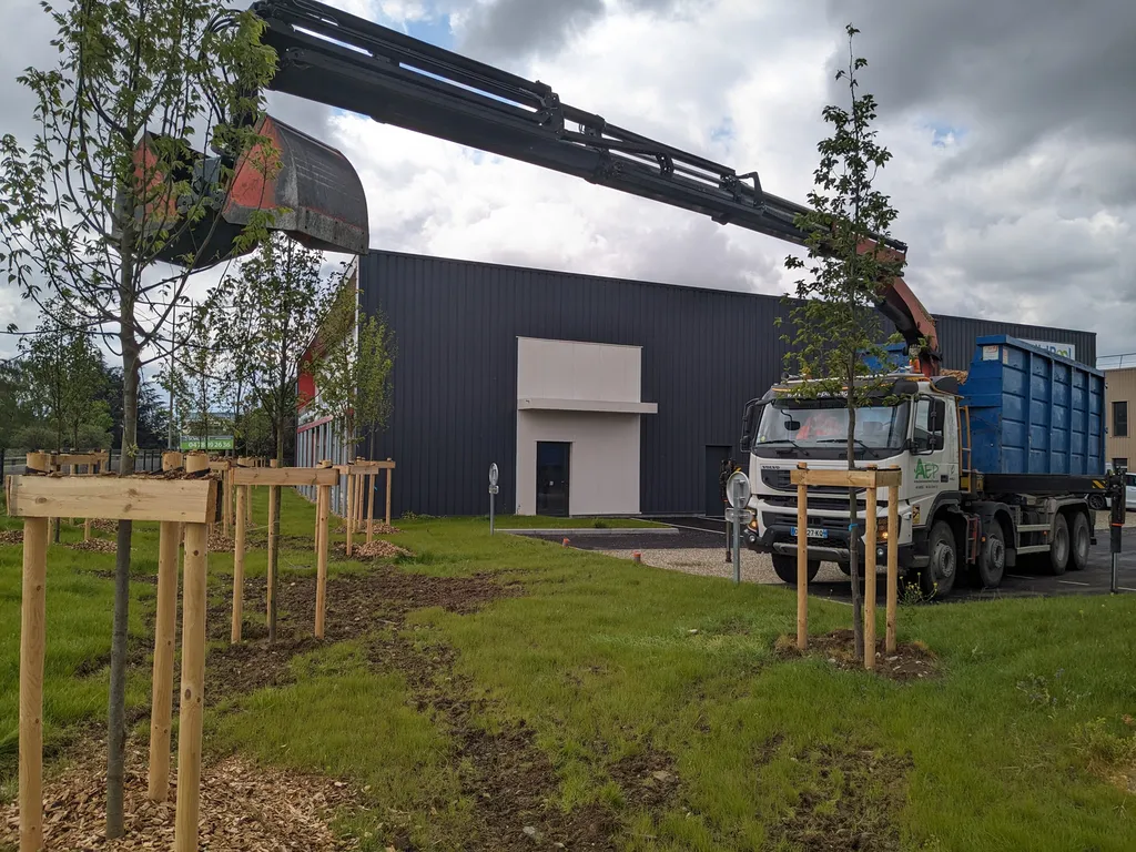 Paysagiste à Anse près de Villefranche-sur-Saône spécialisé dans la création et l'entretien d'espaces verts, l'élagage et l'abattage pour les particuliers et les professionnels