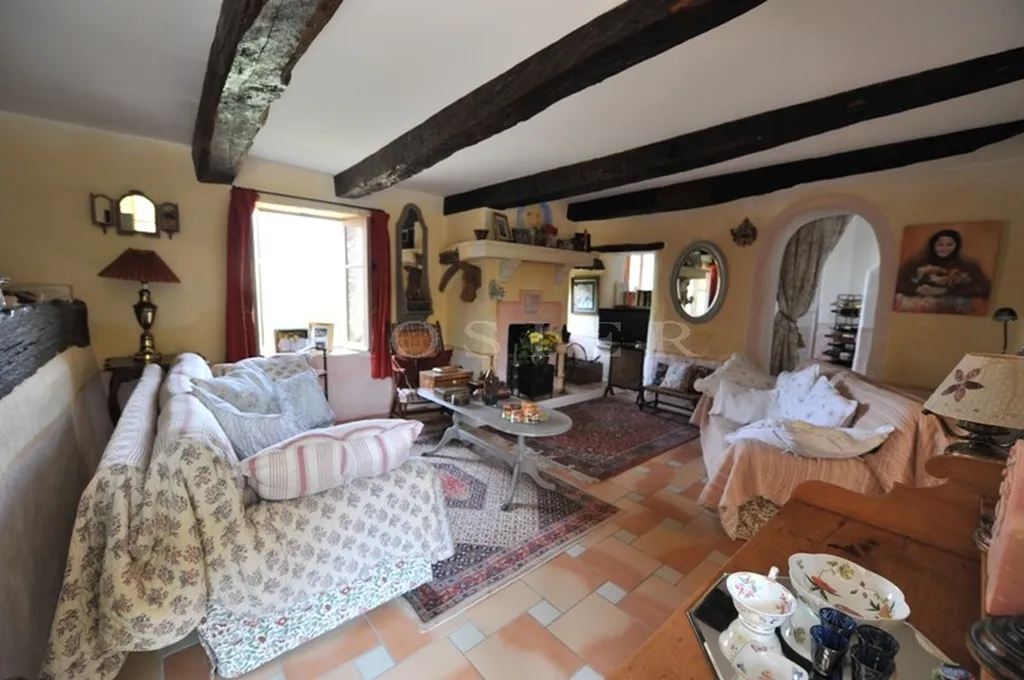 Bergerie du 16ème siècle sur 10 hectares avec vue dominante  sur le Mont Ventoux  