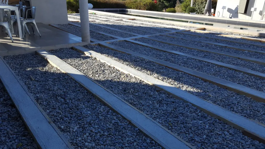 Création d'une Terrasse en Padouk à Meyreuil: Une Réalisation de la Parqueterie Aixoise