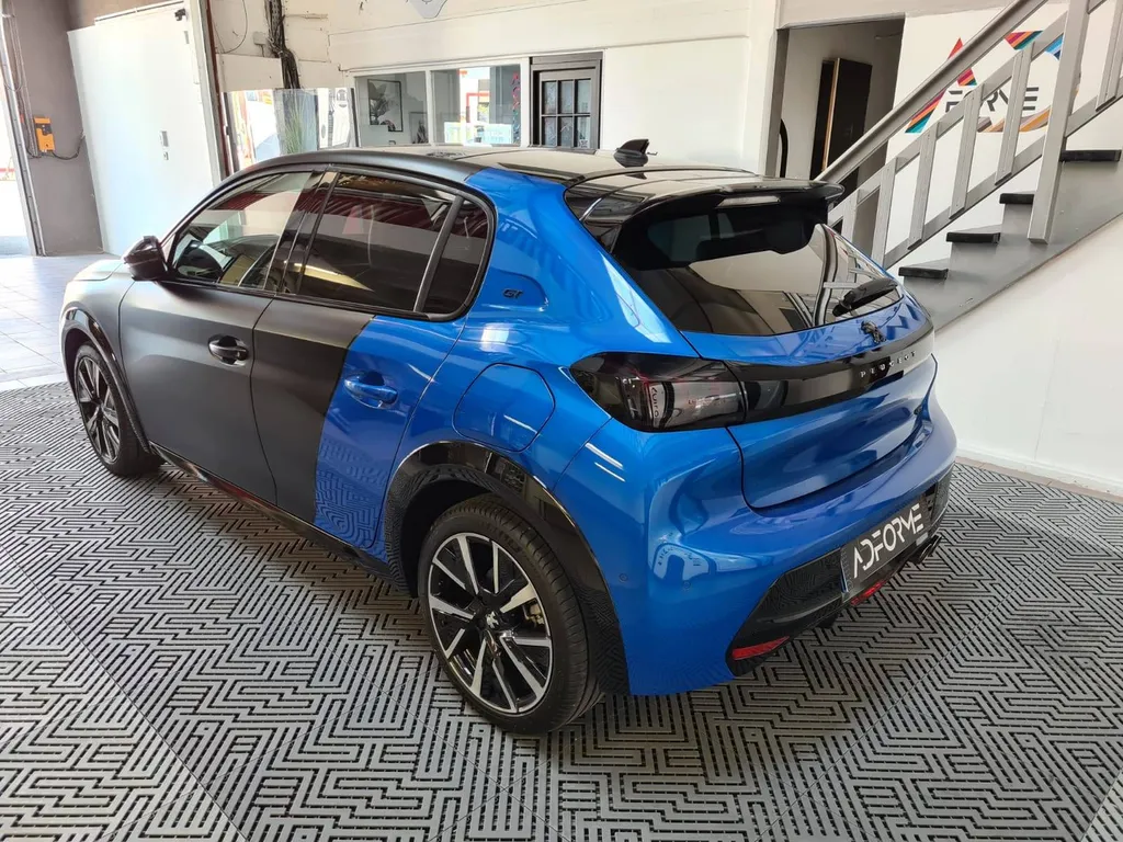 Personnalisation de véhicule sur une 208 Peugeot à Grenoble.