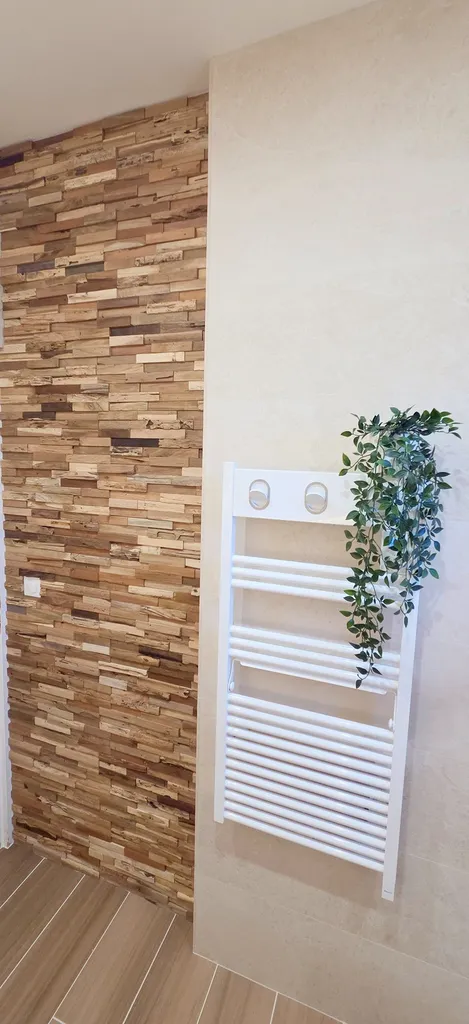 Rénovation intégrale d'une salle de bain moderne avec douche à l'italienne et meuble vasque chez un client à Saint-Sulpice dans le Tarn