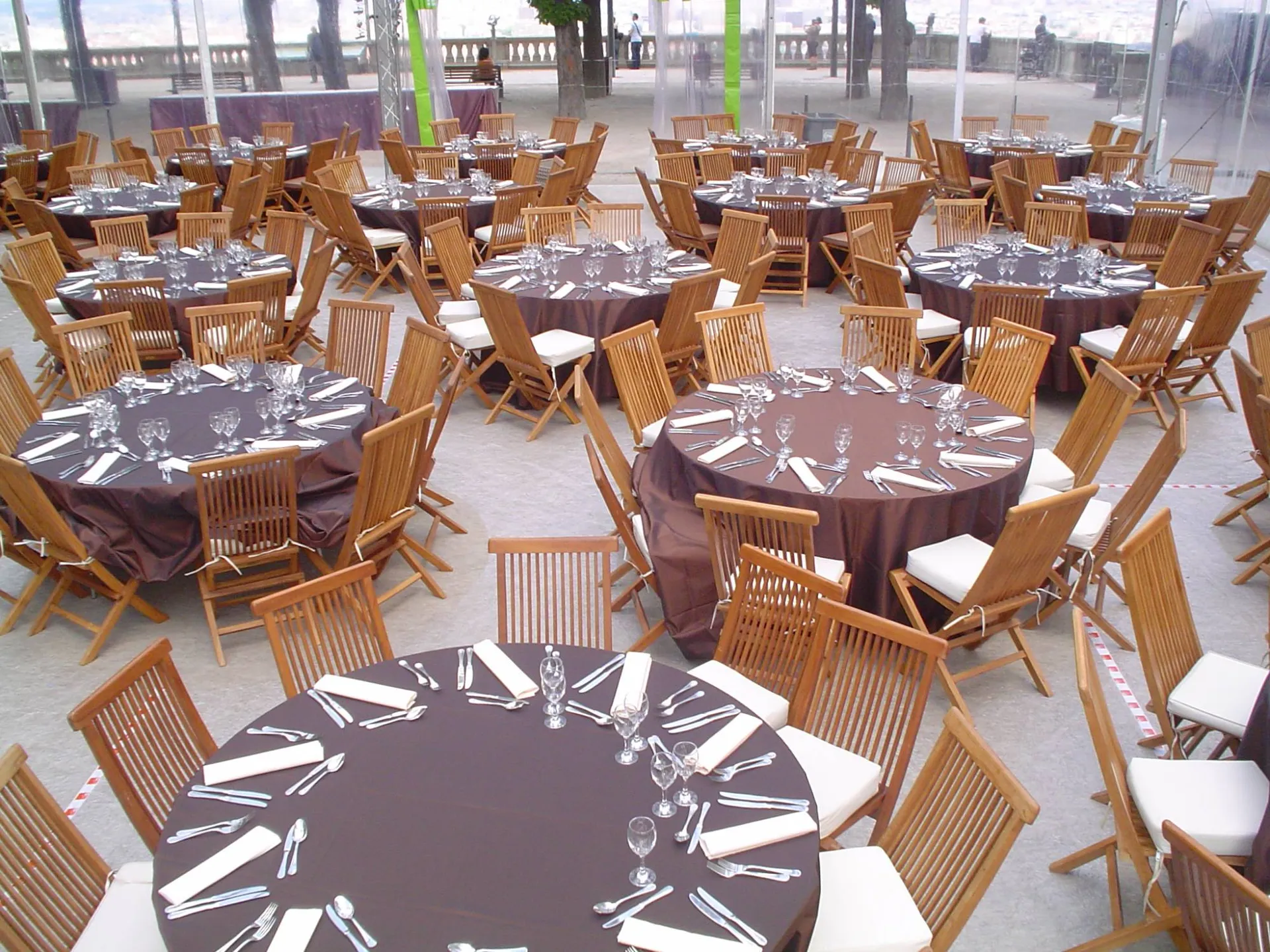 Location table et chaise mariage prix dans le rhône