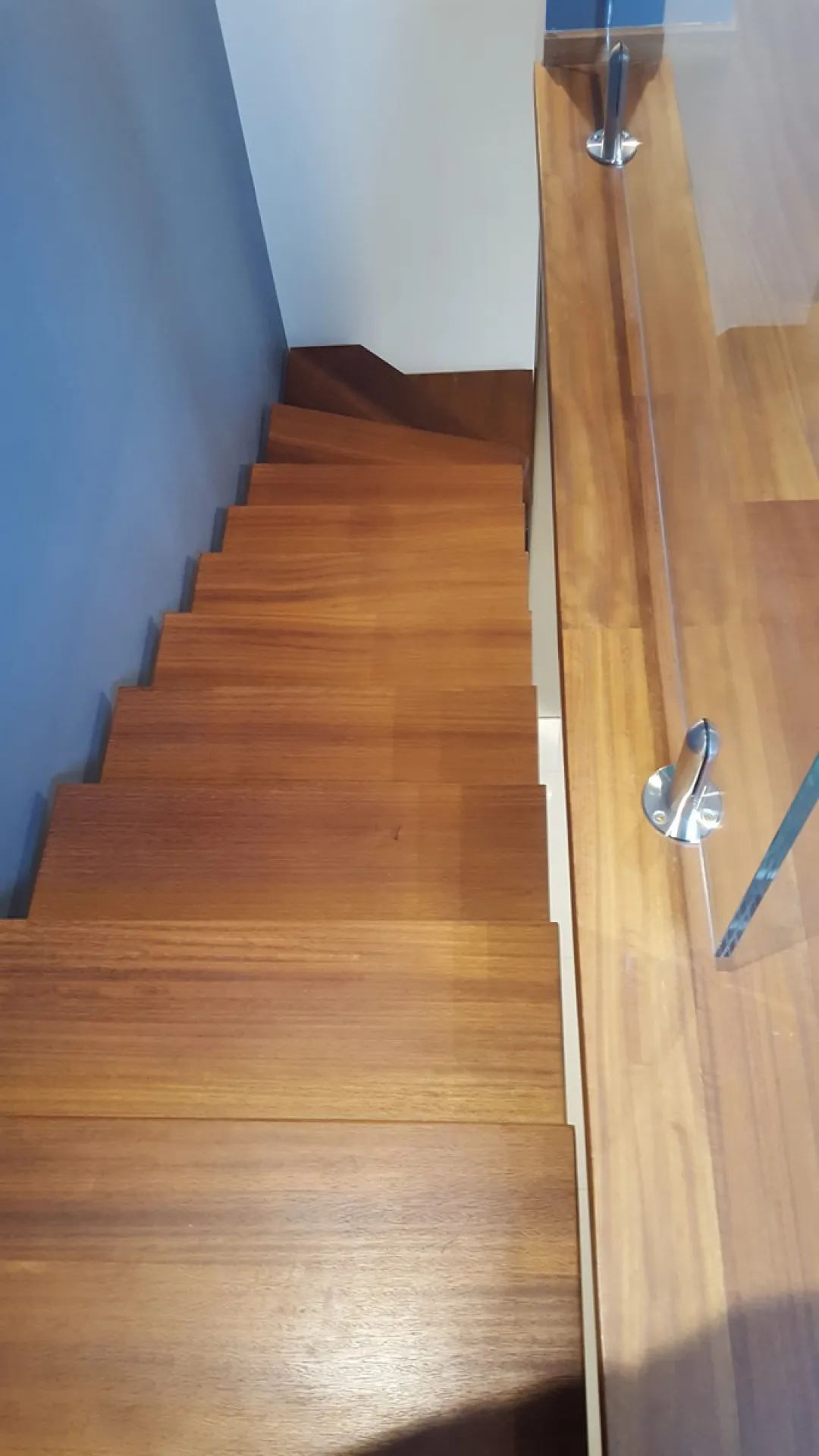 Habillage d'un escalier en inox et Iroko
