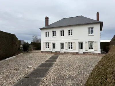 A vendre Belle propriété de caractère d'environ 150m² – ancien corps de ferme entretenu avec soin édifiée sur un terrain d'environ 2000m²
