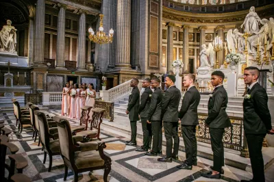 Mariage chic et glamour : pavillon prestigieux dans le Bois de Boulogne, wedding planner expert et réception luxe à Paris