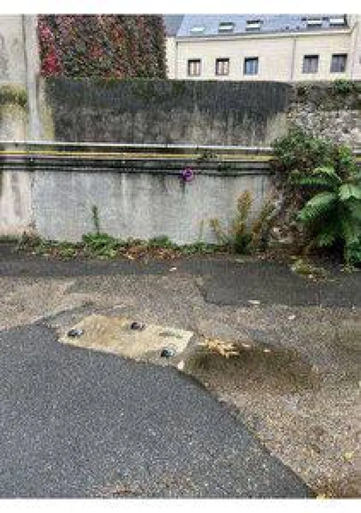 Parking en location, situé rue Duguay Trouin à Rouen, 65€ charges comprises