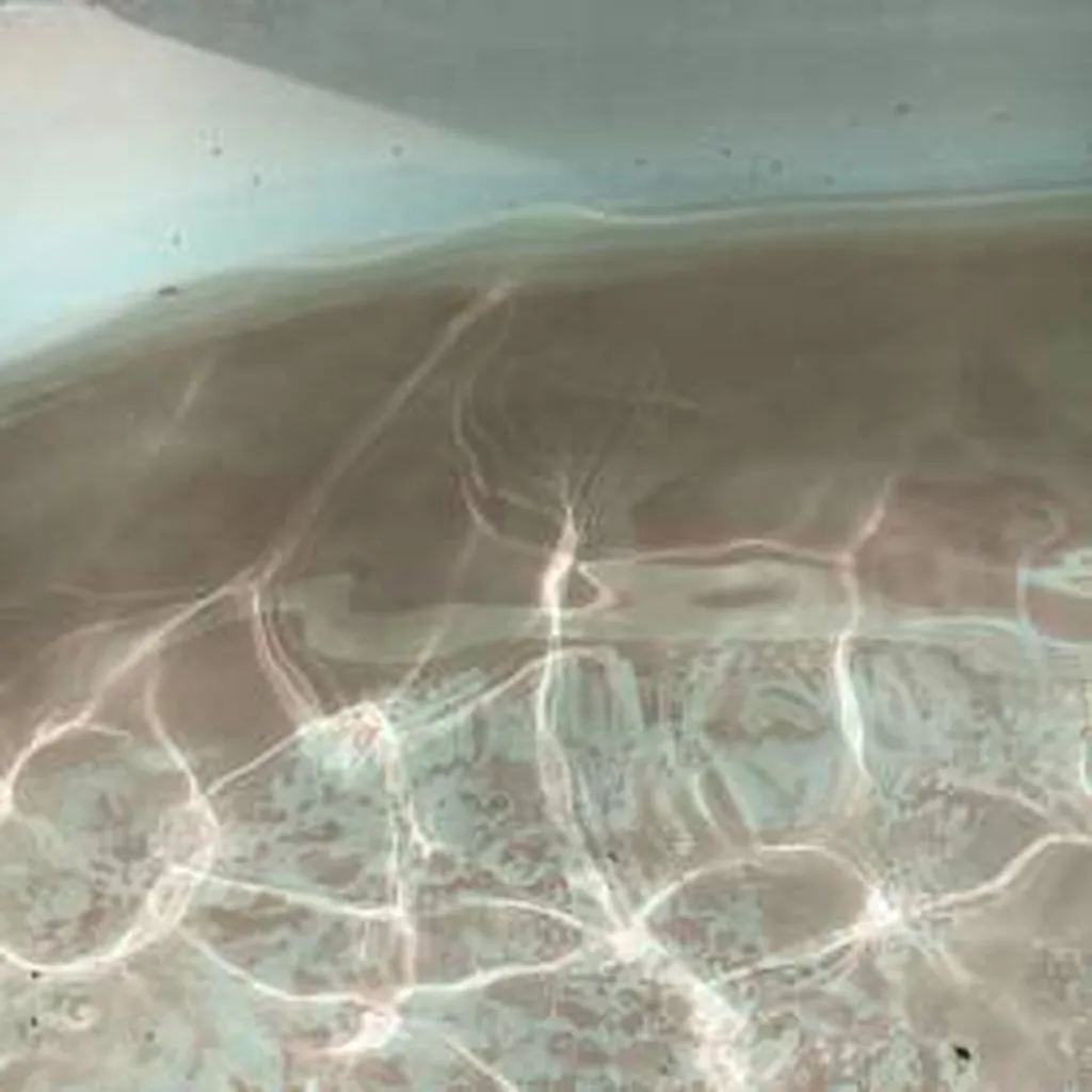 Eau de piscine coque polyester colorée à Collobrières : teinte brune ou rougeâtre liée à la présence de métaux dissous. Alliance Piscines 83 propose un traitement adapté.