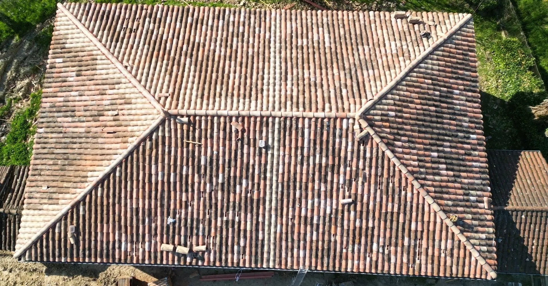 Réfection entière sur une toiture en tuile canal a Villemur-sur-Tarn proche de Toulouse 31