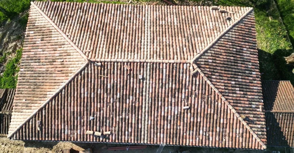 Réfection entière sur une toiture en tuile canal a Villemur-sur-Tarn proche de Toulouse 31