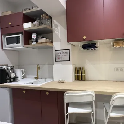 Transformation complète d’un local en salon de coiffure, par l’Atelier D. architecte d’intérieur à Bordeaux.