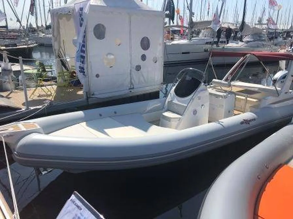 Wave 27 en vente sur le port de Bandol