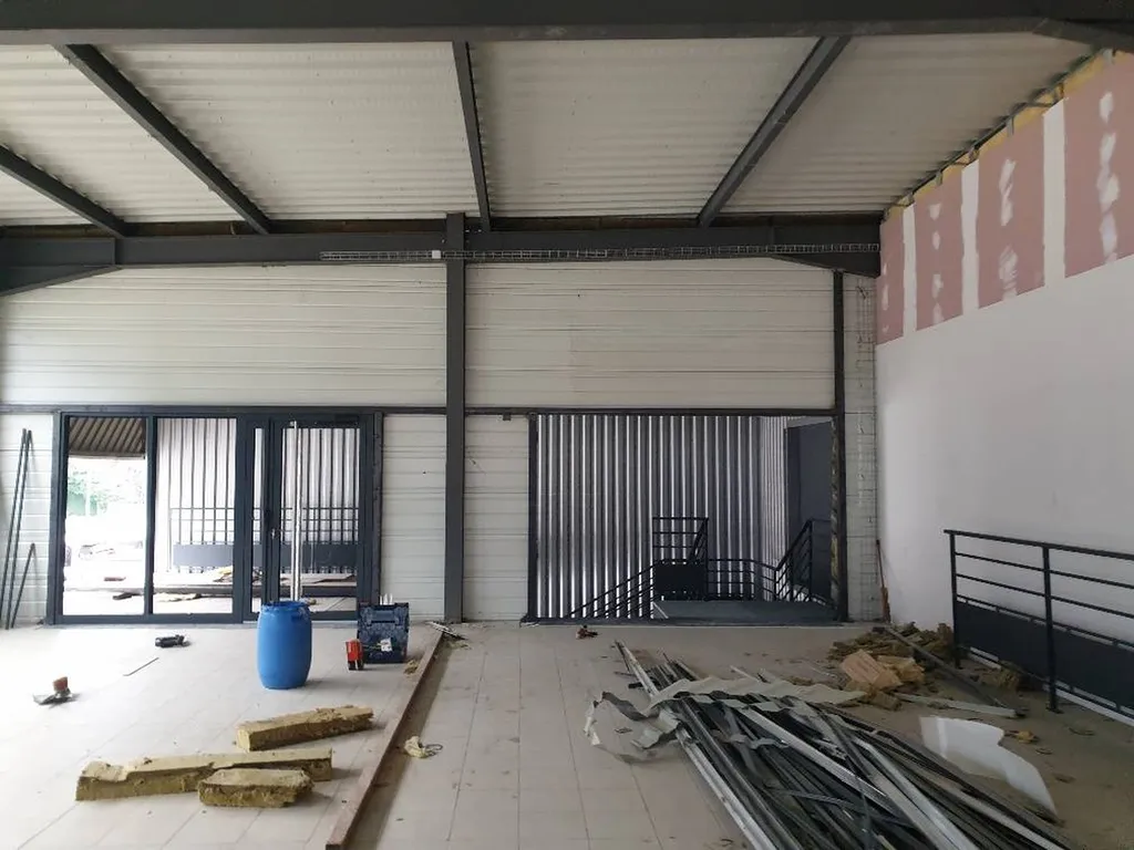 Fourniture et Pose de menuiseries aluminium en Savoie chez un industriel