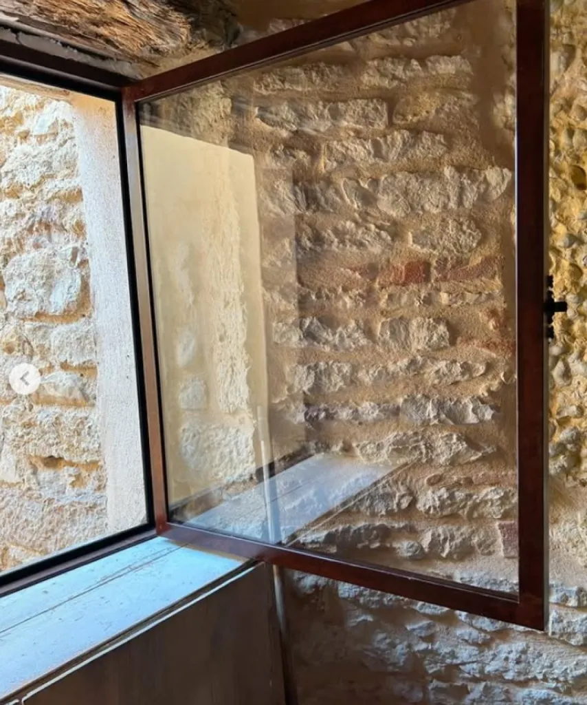 Conception sur mesure de 3 fenêtres en acier rouillé vernis dans une vielle bâtisse à Tassin-la-Demi-Lune dans l'ouest lyonnais