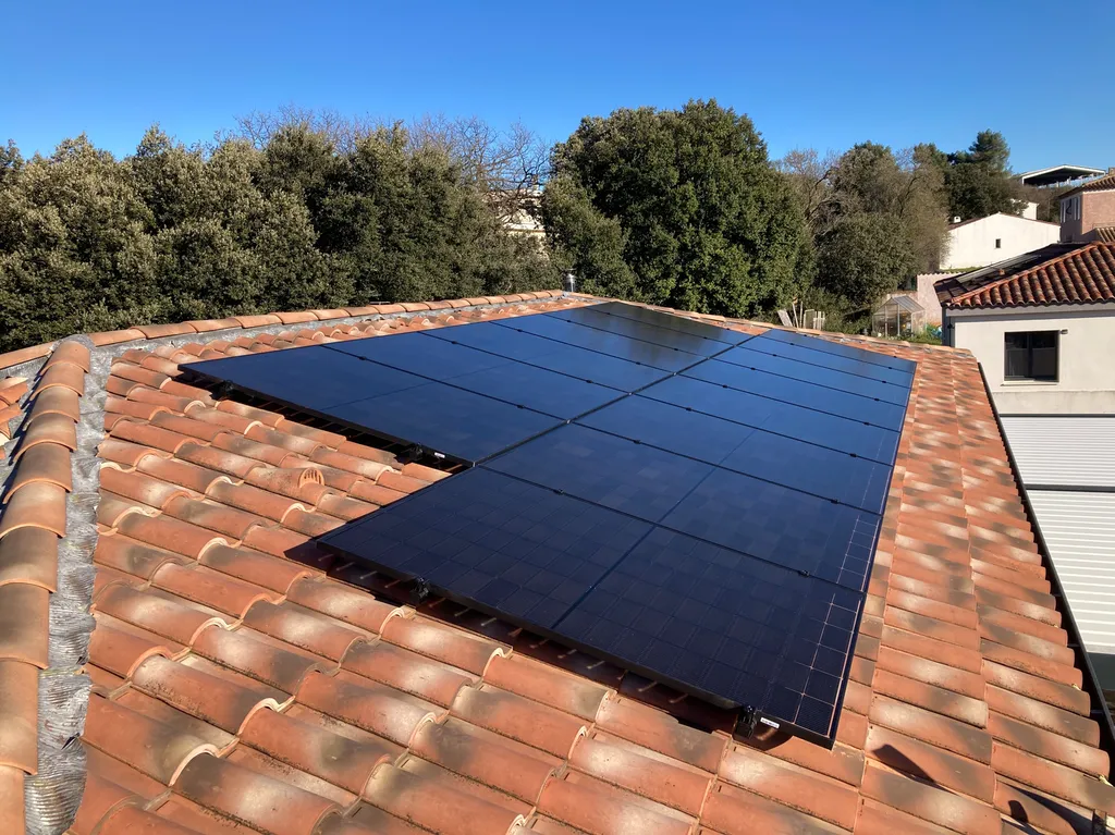 Installation de 14 panneaux photovoltaïques pour une puissance de 6 kWc à Saint-Maximin-la-Sainte-Baume 