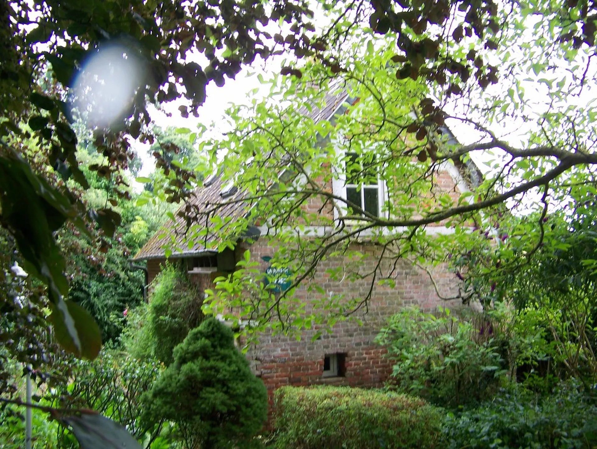 Vend propriété et ses dépendances sur un parc d'environ 8000m² à 30 minutes de Deauville 14800