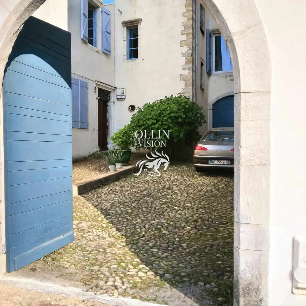 Maison de maître avec activité d’accueil et local commercial — Opportunité rare