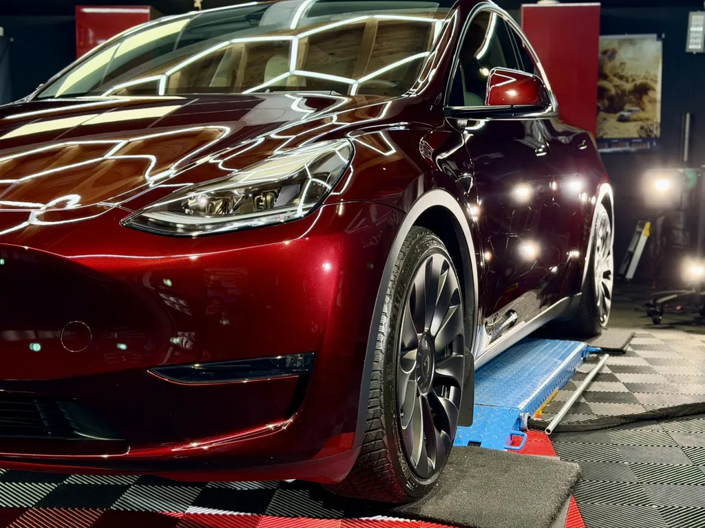 Protection céramique Tesla Model Y à Vaugneray – Sublimer et préserver votre SUV électrique près de Lyon