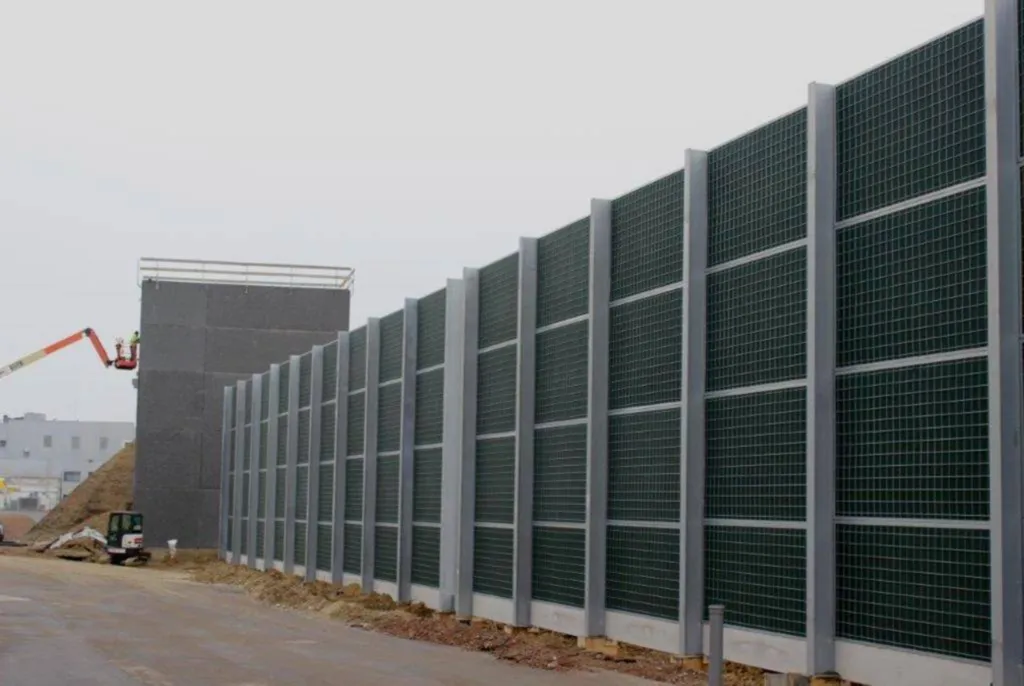 Mur anti bruit en limite séparative d'usine à Rouen 76