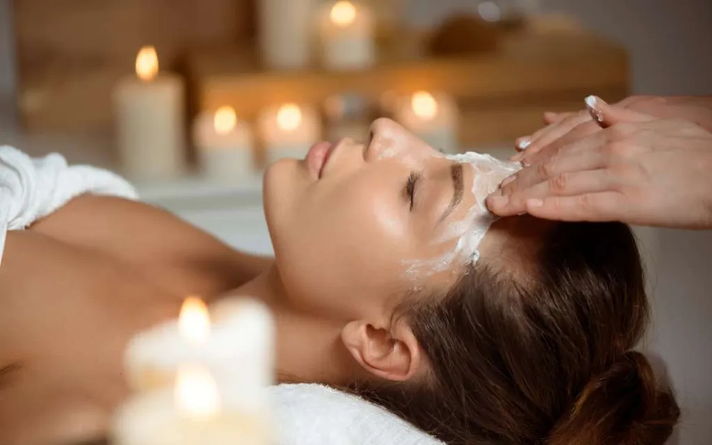 Offre bien-être solo avec soin du visage et massage relaxant pour se détendre profondément et se reconnecter à soi en toute sérénité proche Mérignac