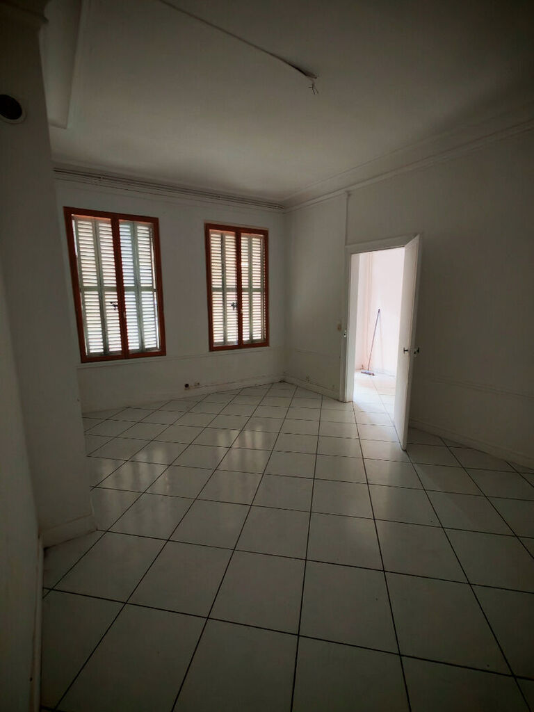 À vendre maison mitoyenne de 140 m² située à Elbeuf