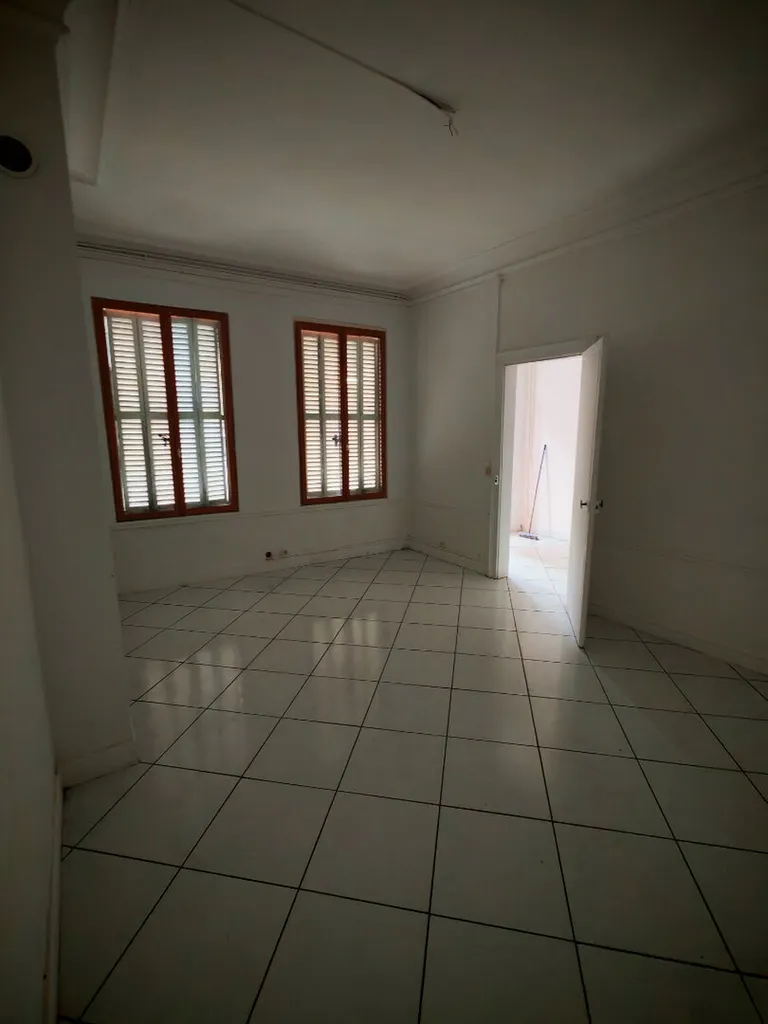 À vendre maison mitoyenne de 140 m² située à Elbeuf