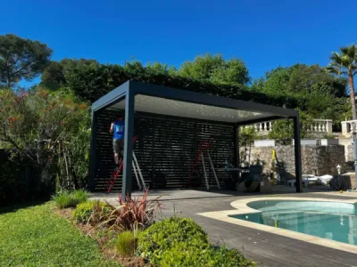 Installation de pergola bioclimatique sur mesure à Mougins 06