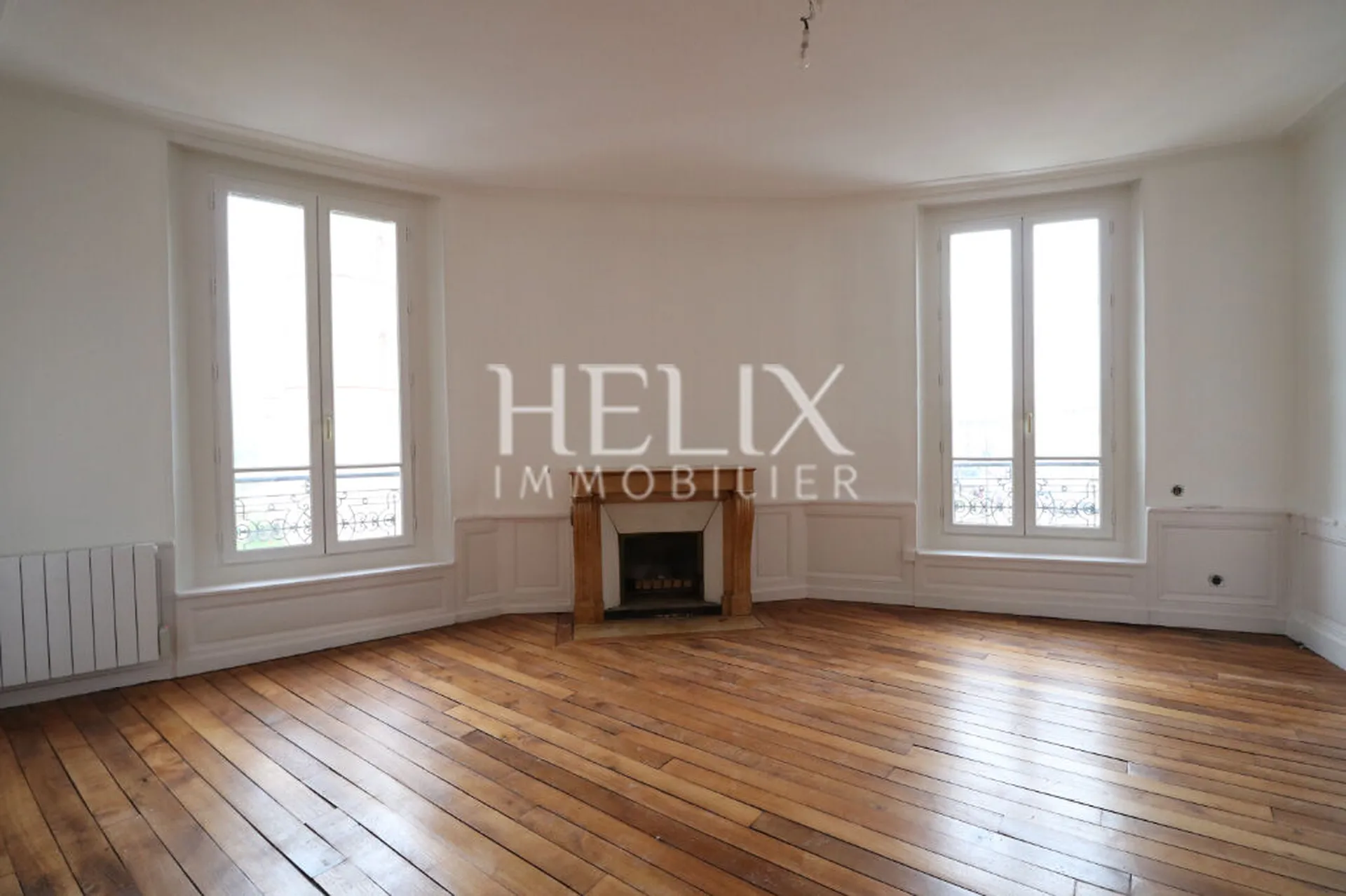 Bureau / local professionnel  de 80 M2 face au château de  Saint Germain en Laye