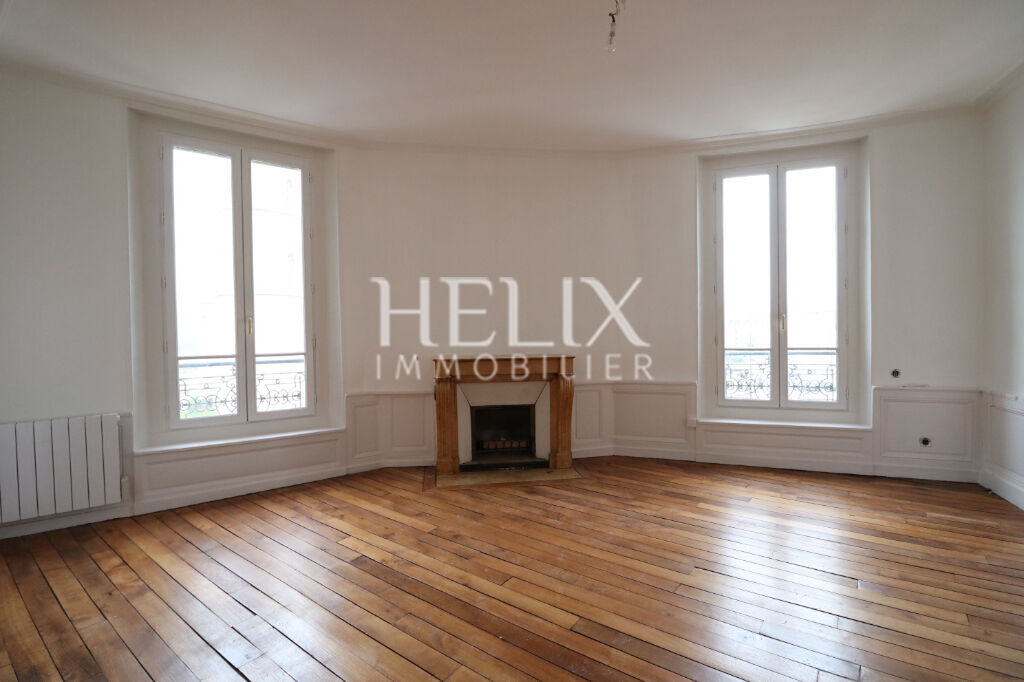 Bureau / local professionnel  de 80 M2 face au château de  Saint Germain en Laye