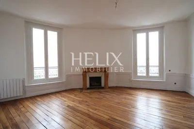 Bureau / local professionnel  de 80 M2 face au château de  Saint Germain en Laye