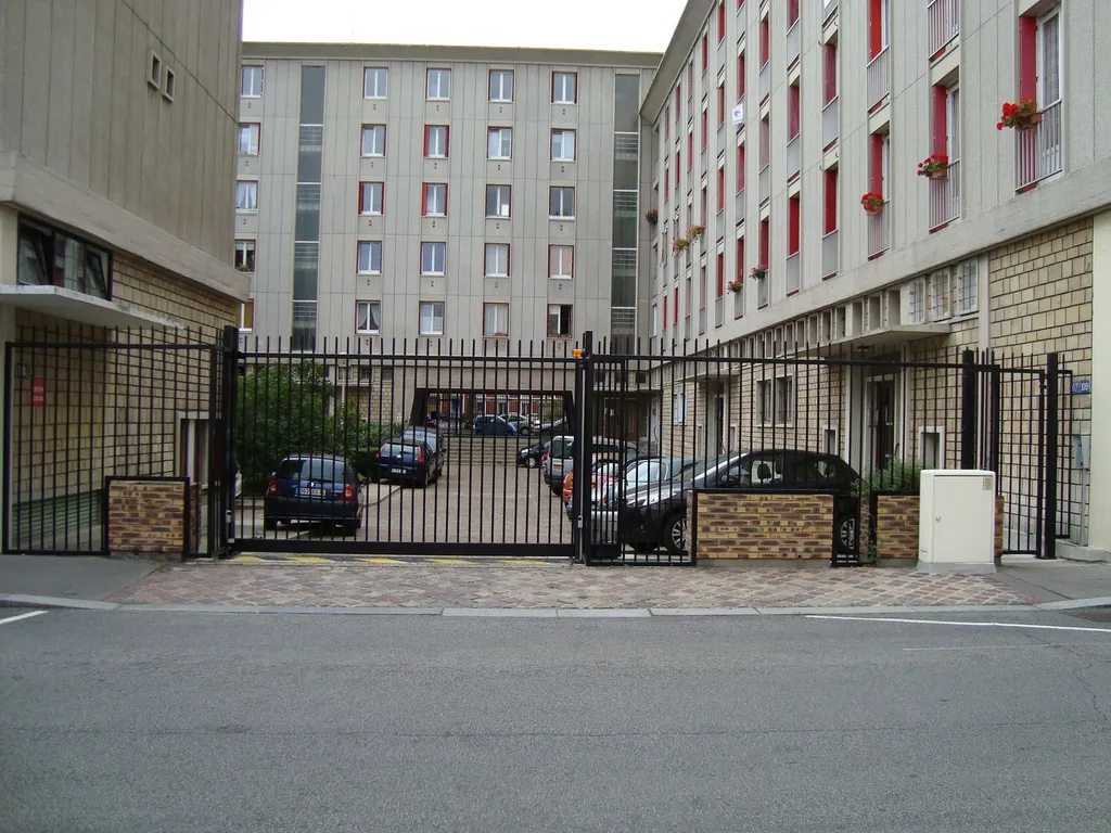 Installation de Portail Autoportant Copropriété, Grillage Rigide et Contrôle d'Accès à Bourg-Achard dans l'Eure à proximité de Routot et Grand-Couronne