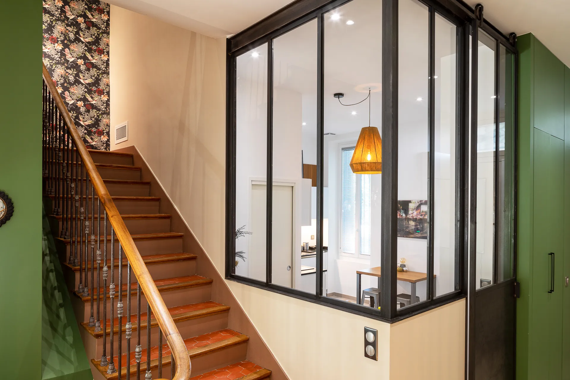 montée d'escalier et verrière cuisine d'une maison de ville 13300 Salon-de-Provence