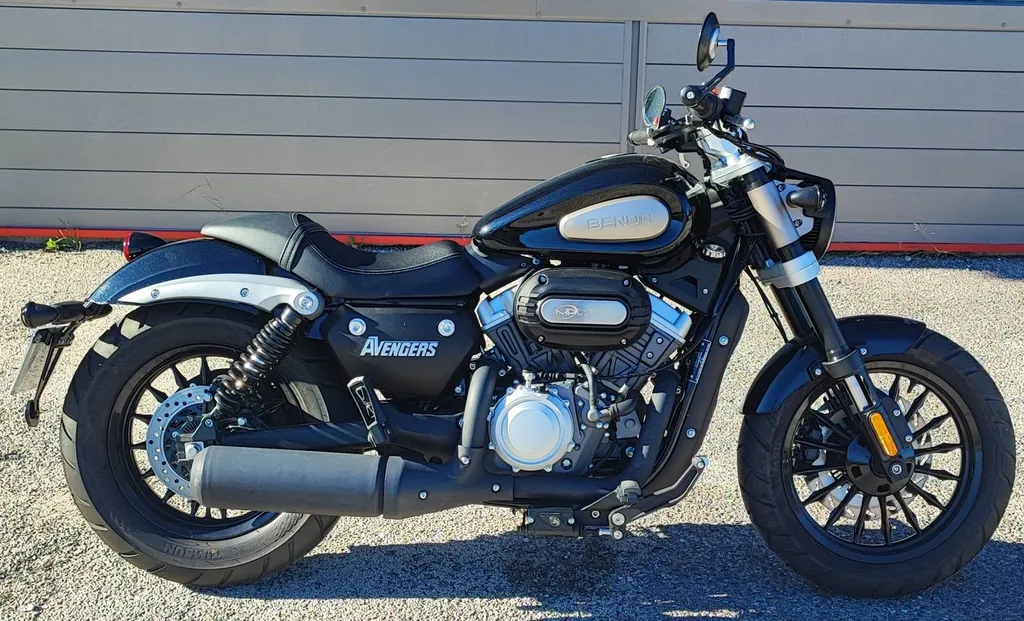 BENDA AVENGERS 300 DU 06/2025 AVEC 1200KM.