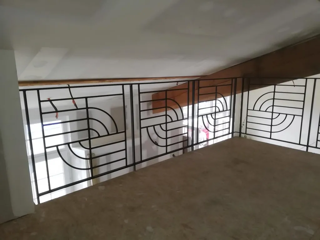 Mezzanine métallique avec garde-corps acier sur mesure pour intérieur à Saint-Gaudens en Haute-Garonne