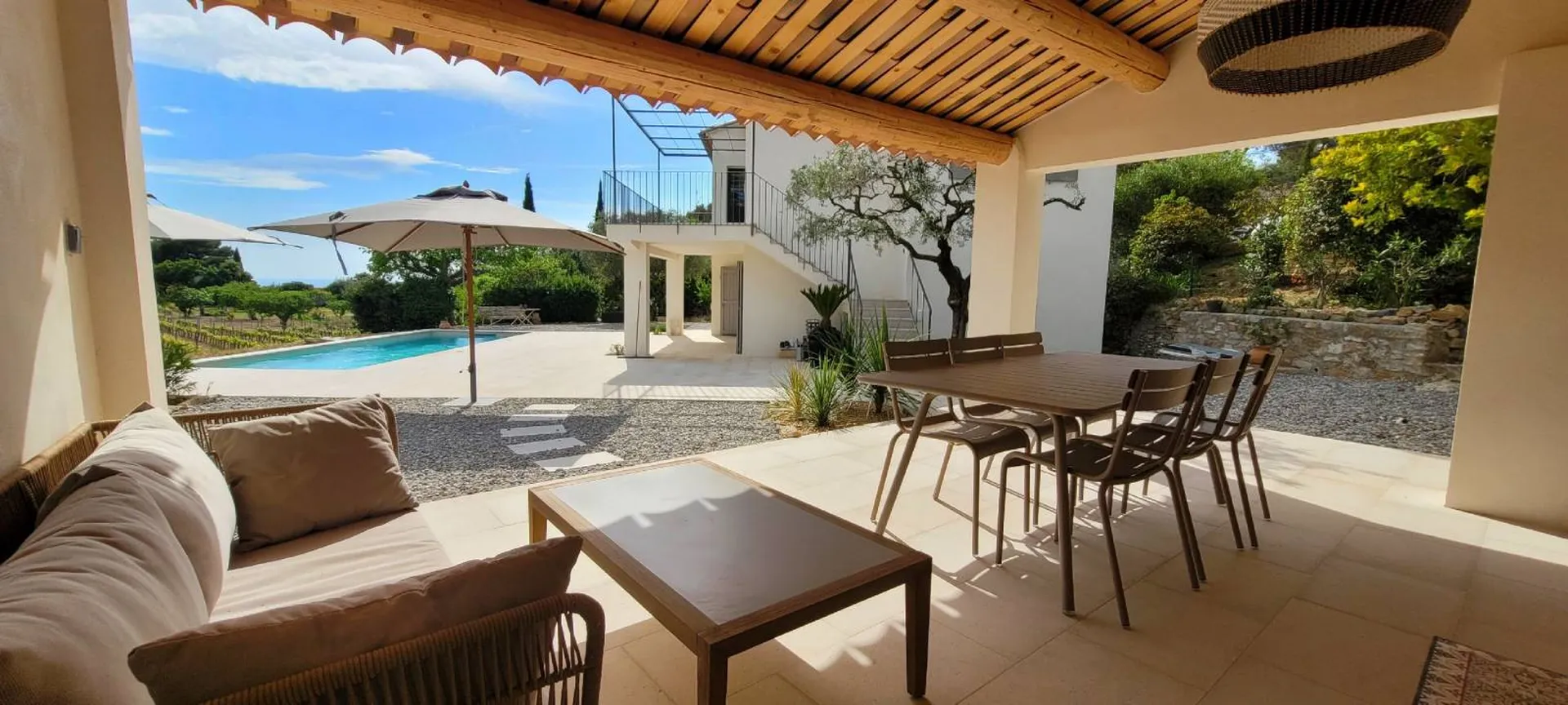 A vendre maison Cassis dans les vignes, entièrement rénovée, très jolie vue dégagée 