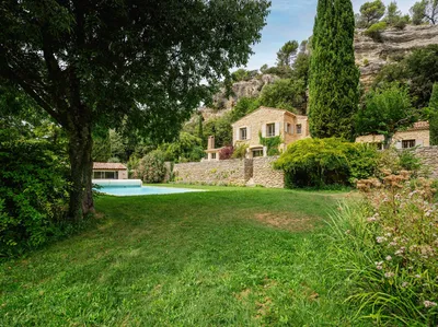 Le Beaucet, Propriété en pierres au cœur d’un parc arboré de 2 hectares avec piscine et chalet indépendant