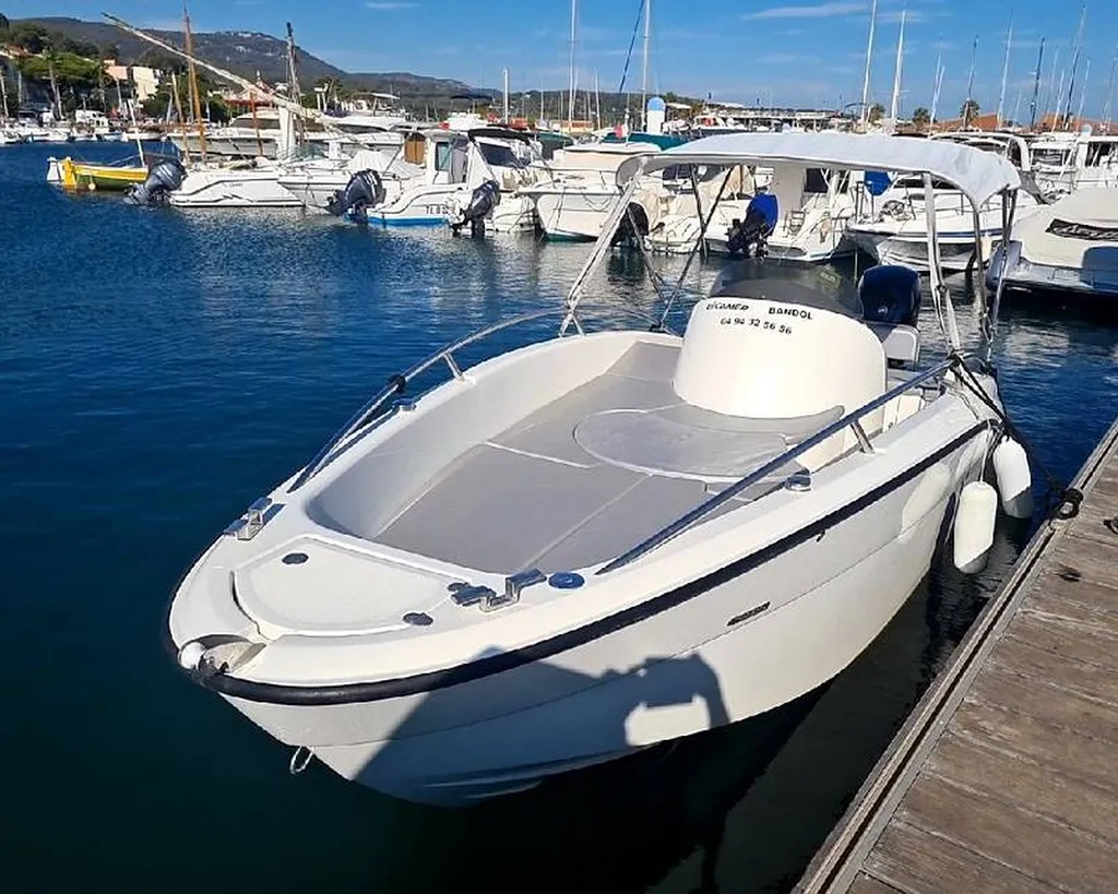Vedette Aries open à Bandol