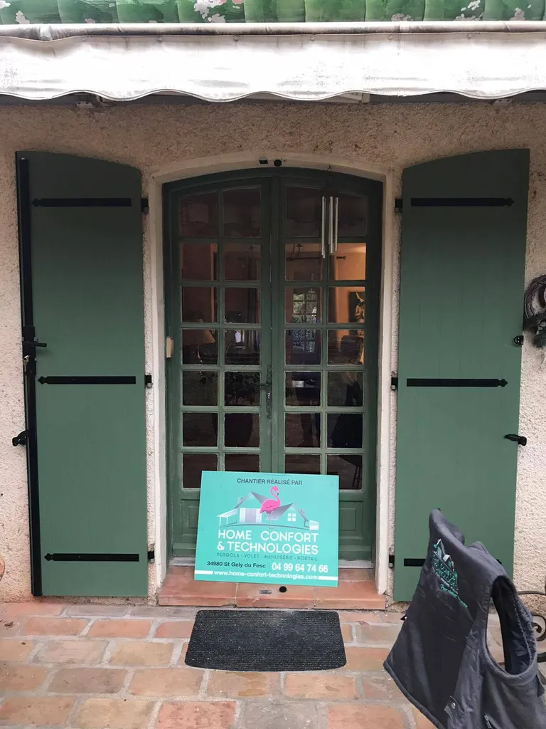 Remplacement de volets en bois par des volets en fibre de verre à Saint Mathieu de Tréviers