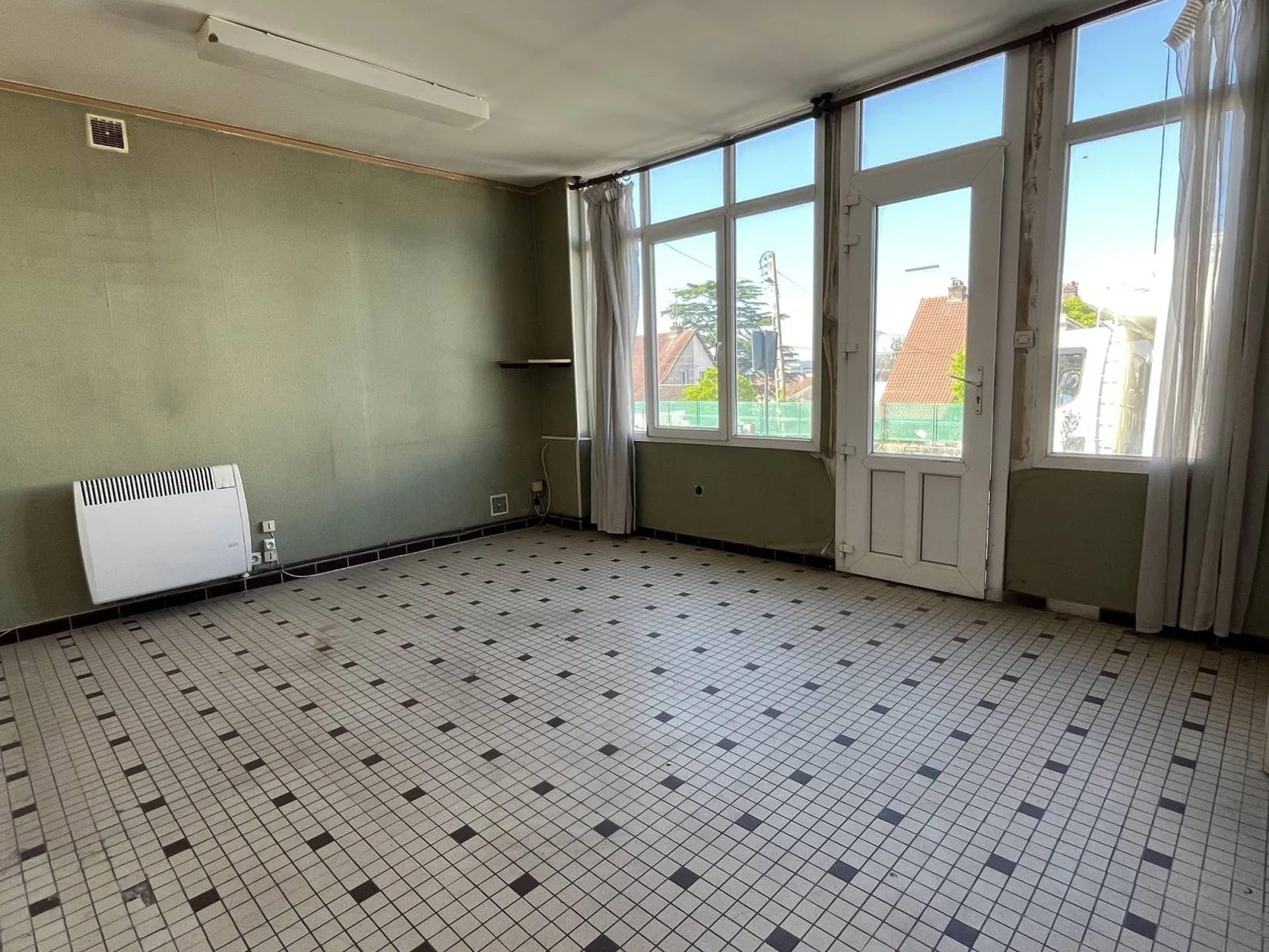 Ensemble immobilier, à vendre, en centre-ville du Trait - Idéal investisseurs !