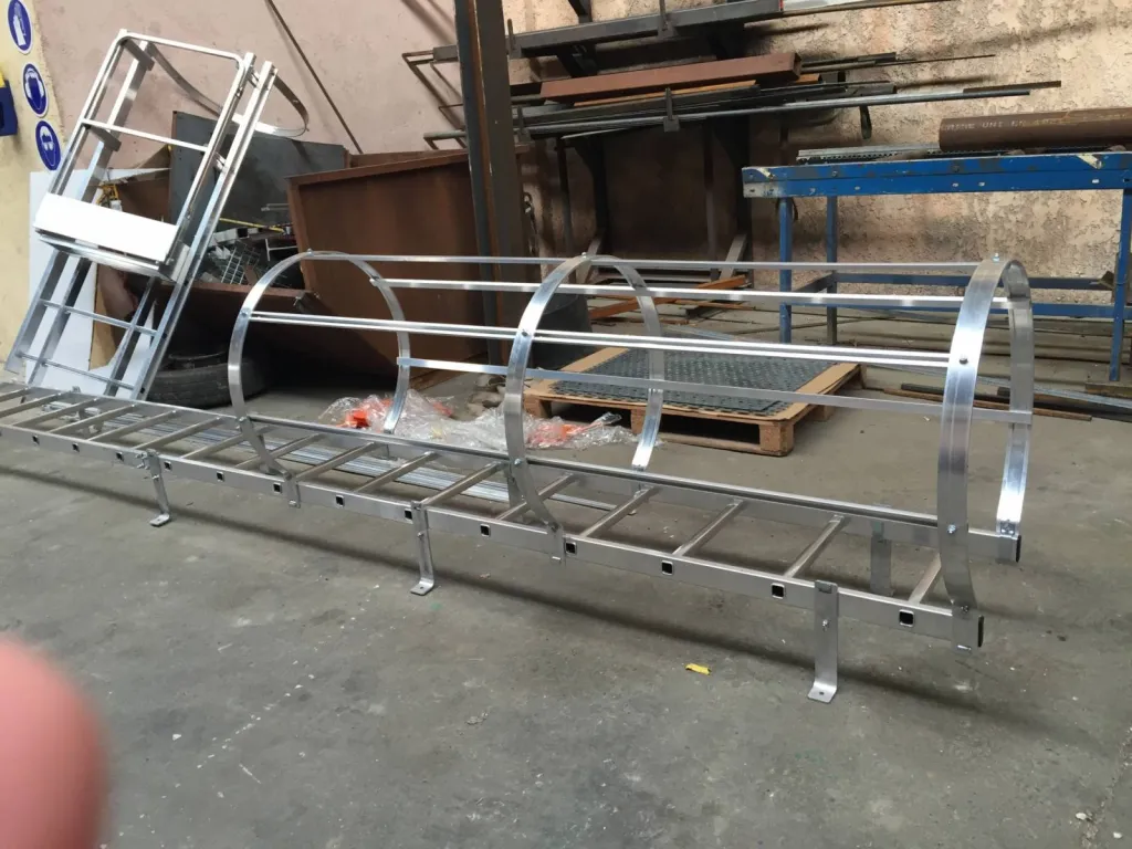 REALISATION ECHELLE A CRINOLINE FABRIQUEE SUIVANT DIMENSIONS DEMANDEES A MARTIGUES PACA