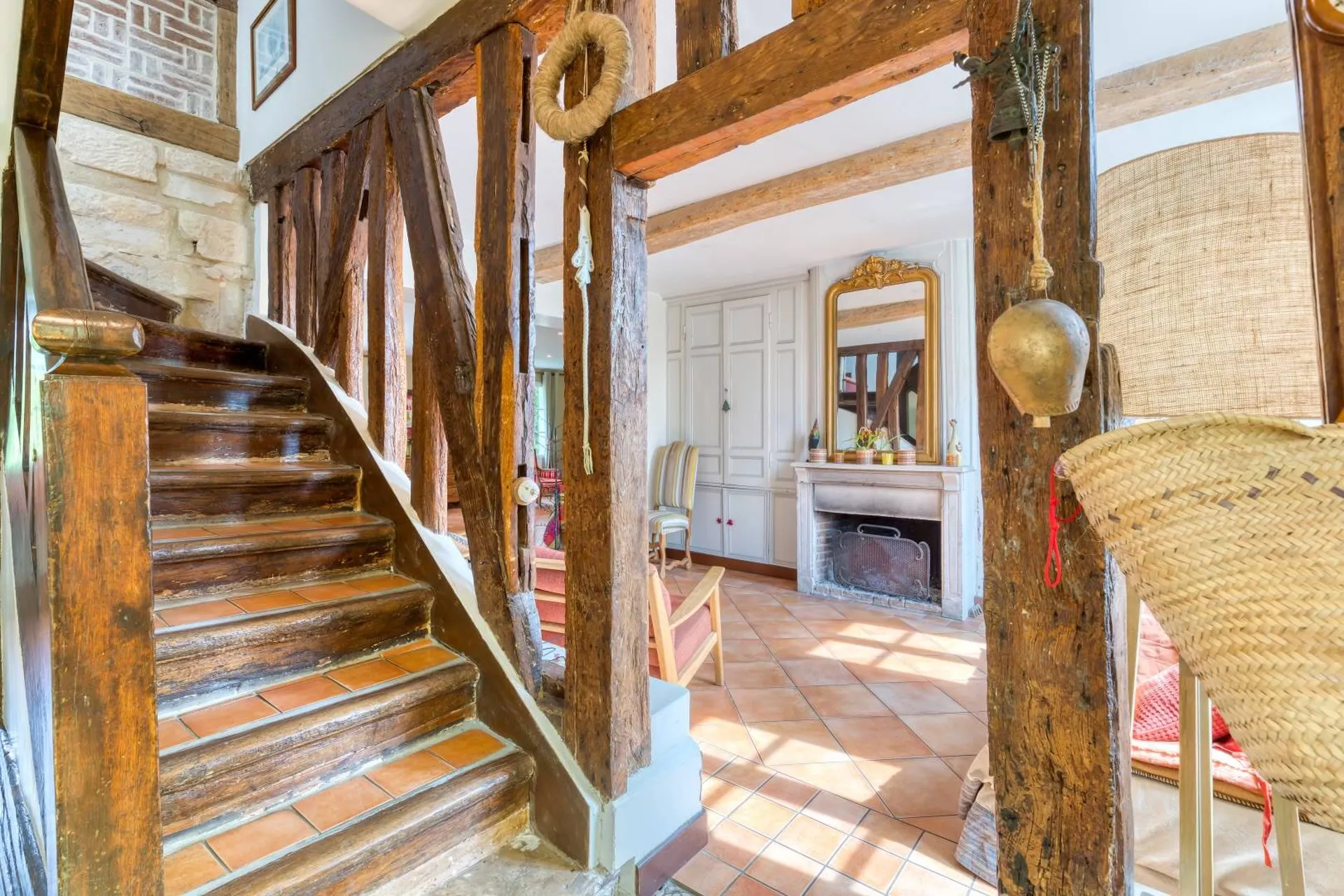 Vends : Propriété historique à Bois-Guillaume, proche des commerces, sur une parcelle de 2100 m².