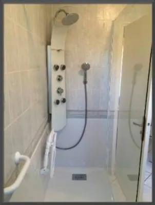 Remplacement baignoire par douche senior sécurisée