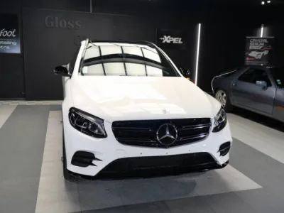Polissage et traitement céramique réalisés sur cette Mercedes GLC, garantissant une finition éclatante et une protection efficace contre les éléments extérieurs.