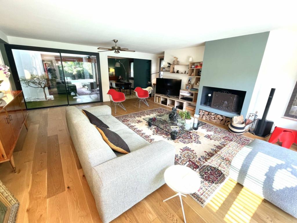 Maison rénovée avec piscine et stationnement Bordeaux Caudéran  