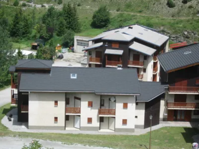 Ensemble de toitures en tuiles GERARD CORONA