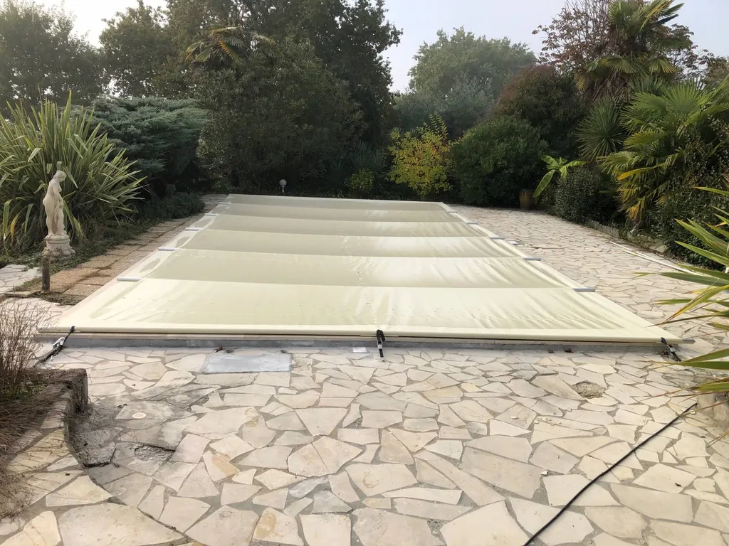 Installation d'une bâche à barres à Saint-Loubès près de Bordeaux